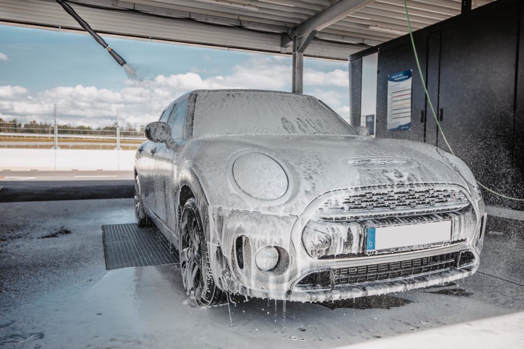 Nahaufnahme am SB-Platz der tec & wash
